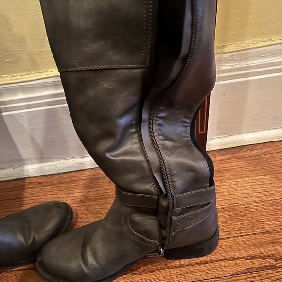 Grey boots - Picture 4 of 7